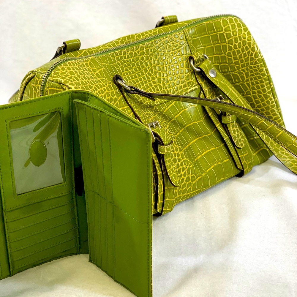 Liz Claiborne Purse and Wallet set Lime Green - Picture 2 of 6
